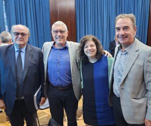 Encabezada por la Ministra de Salud Carla Vizzotti y el Secretario de Industria José de Mendiguren, se realizó la Mesa sectorial de equipamiento médico para fortalecer al sector. En el encuentro se trabajó en una agenda de implementación de herramientas con las que cuenta el Estado nacional para acompañar e impulsar el desarrollo de esta industria. Asistieron por CAEHFA, V. Iasévoli (Secretario) y A. Morales (Gerente).