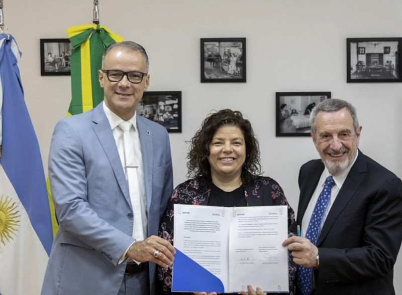 ANMAT y ANVISA firmaron el primer acuerdo de reconocimiento mutuo en certificados para productos médicos